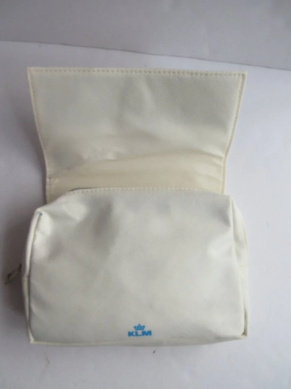 KLM Airlines Amenity Kit Pouch 11 pc White Blue Floral Design by Rijks & Rituals